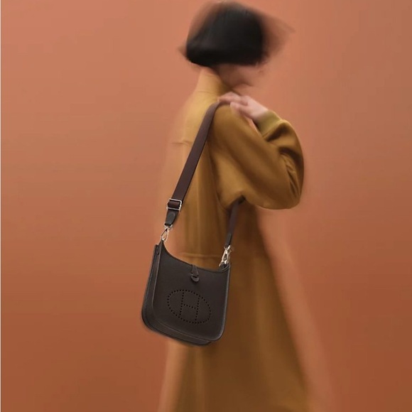 New Hermes Evelyne 23 (new size) Orange Crossbody Bag - Picture 5 of 11